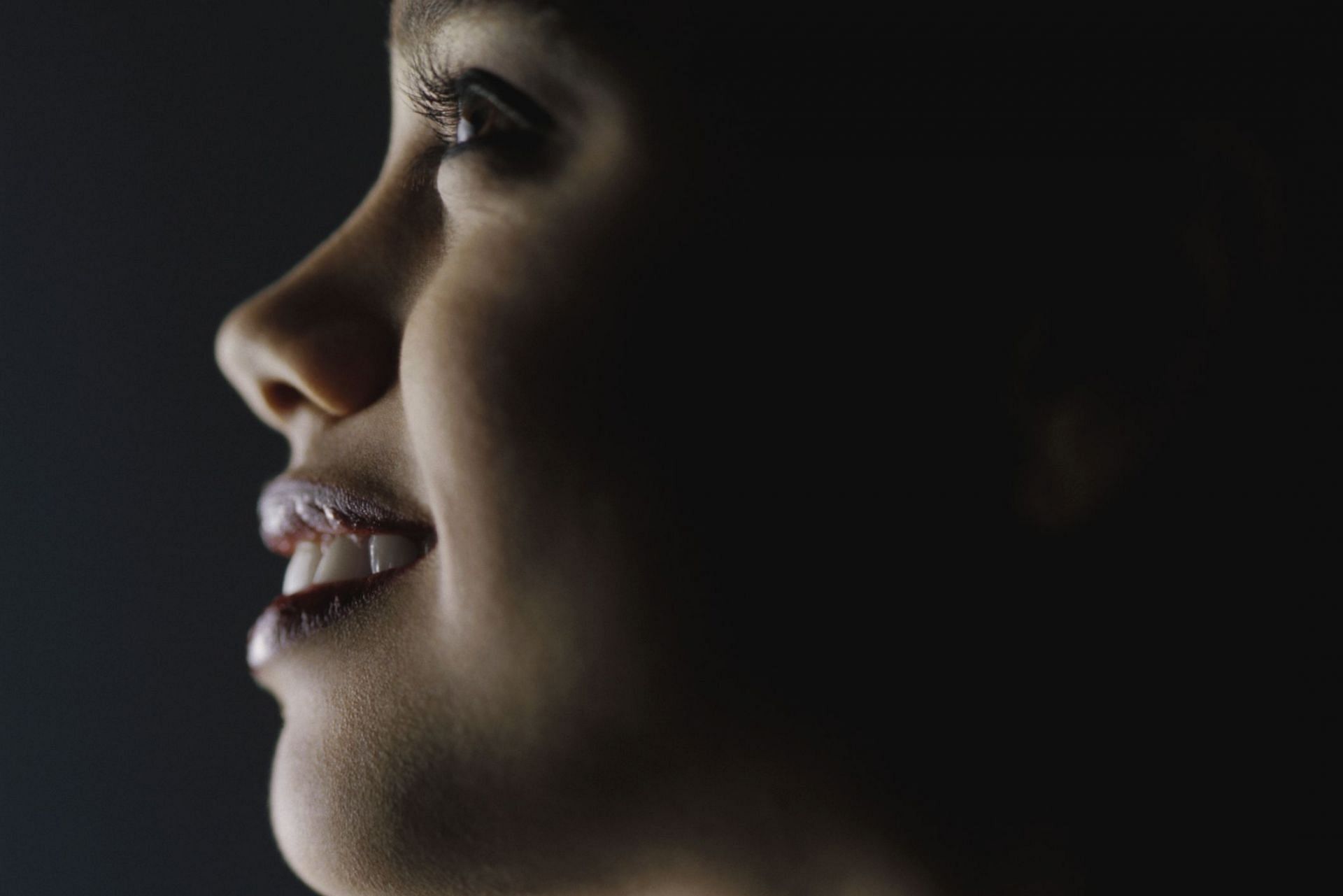 Home remedies for Darker Lips (Image via Getty Images/esthAlto-Frederic Cirou)